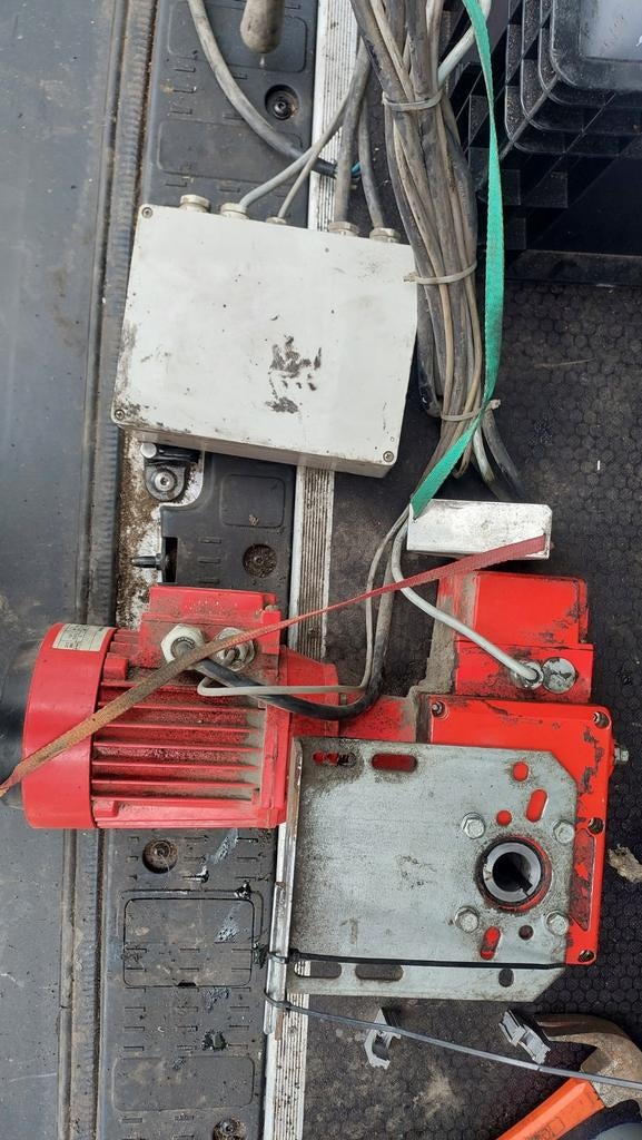 Overheaddeur/garagedeur motor, Doe-het-zelf en Verbouw, Deuren en Horren, Gebruikt, Garagedeur, Ophalen of Verzenden, 120 cm of meer
