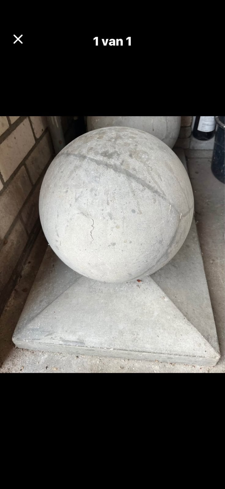 Decoratieve betonnen bol op sokkel voor tuin, Tuin en Terras, Tuinbeelden, Ophalen, Gebruikt, Beton, Abstract beeld