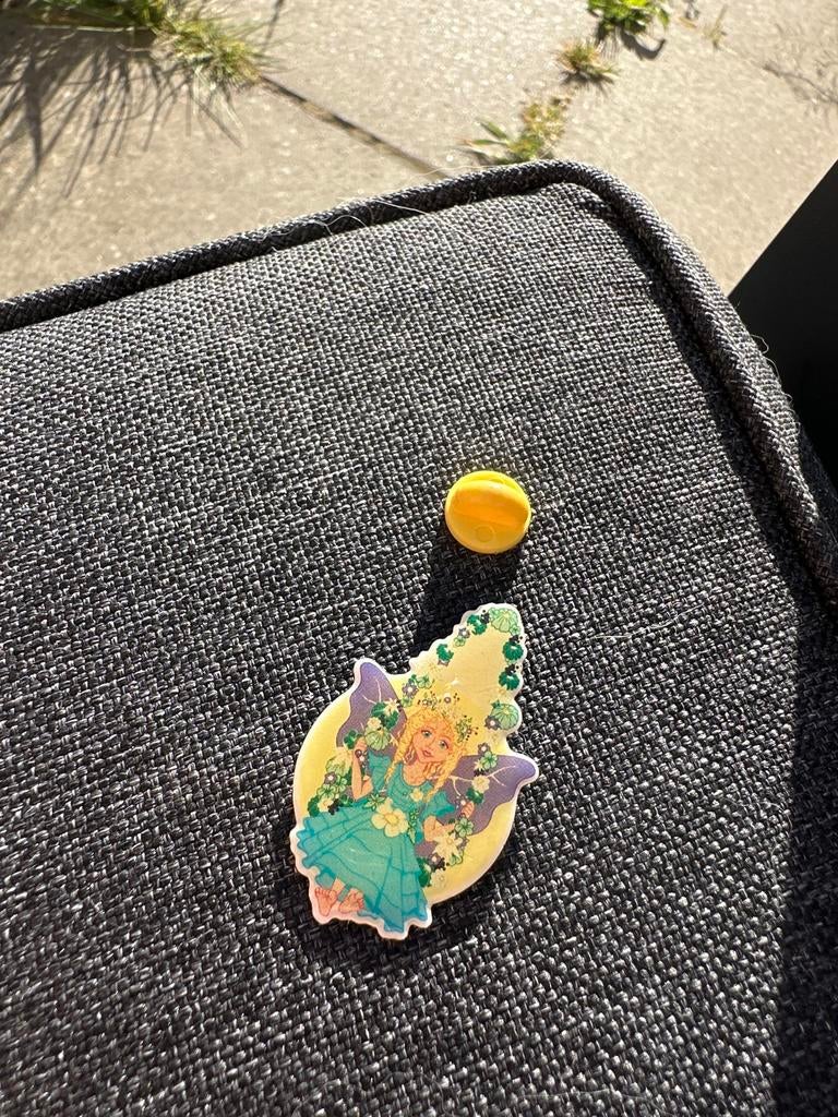 Efteling Droomvlucht Pin - Elfje, Verzamelen, Efteling, Ophalen of Verzenden, Gebruikt, Button of Speldje