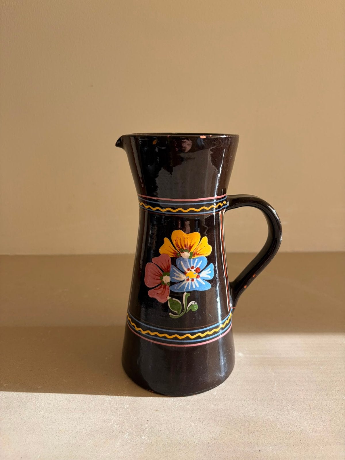 Vintage Keramieken Kan met Handgeschilderde Bloemen, Antiek en Kunst, Ophalen of Verzenden