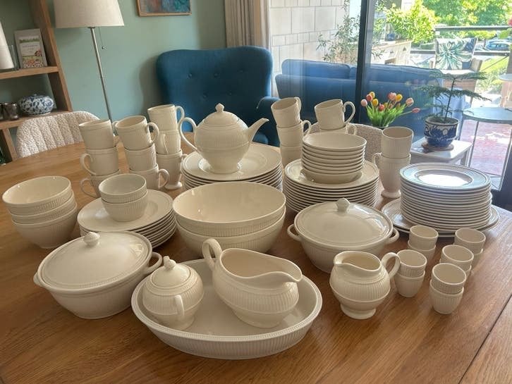 Compleet Wedgwood Windsor servies - 12 personen, Ophalen, Klassiek, Zo goed als nieuw, Wedgwood