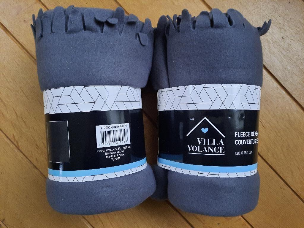 Villa Volance fleece plaid donker grijs - 2 stuks - nieuw -, Huis en Inrichting, Ophalen of Verzenden, Nieuw