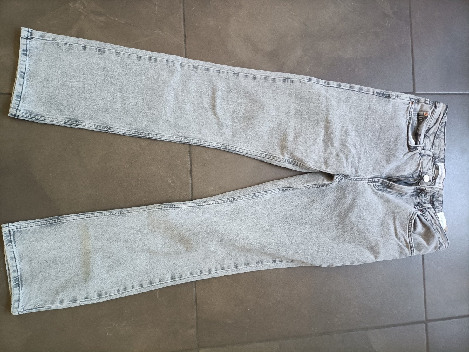 Stradivarius jeans maat 40, D98, Ophalen of Verzenden, Zo goed als nieuw, W30 - W32 (confectie 38/40), Grijs