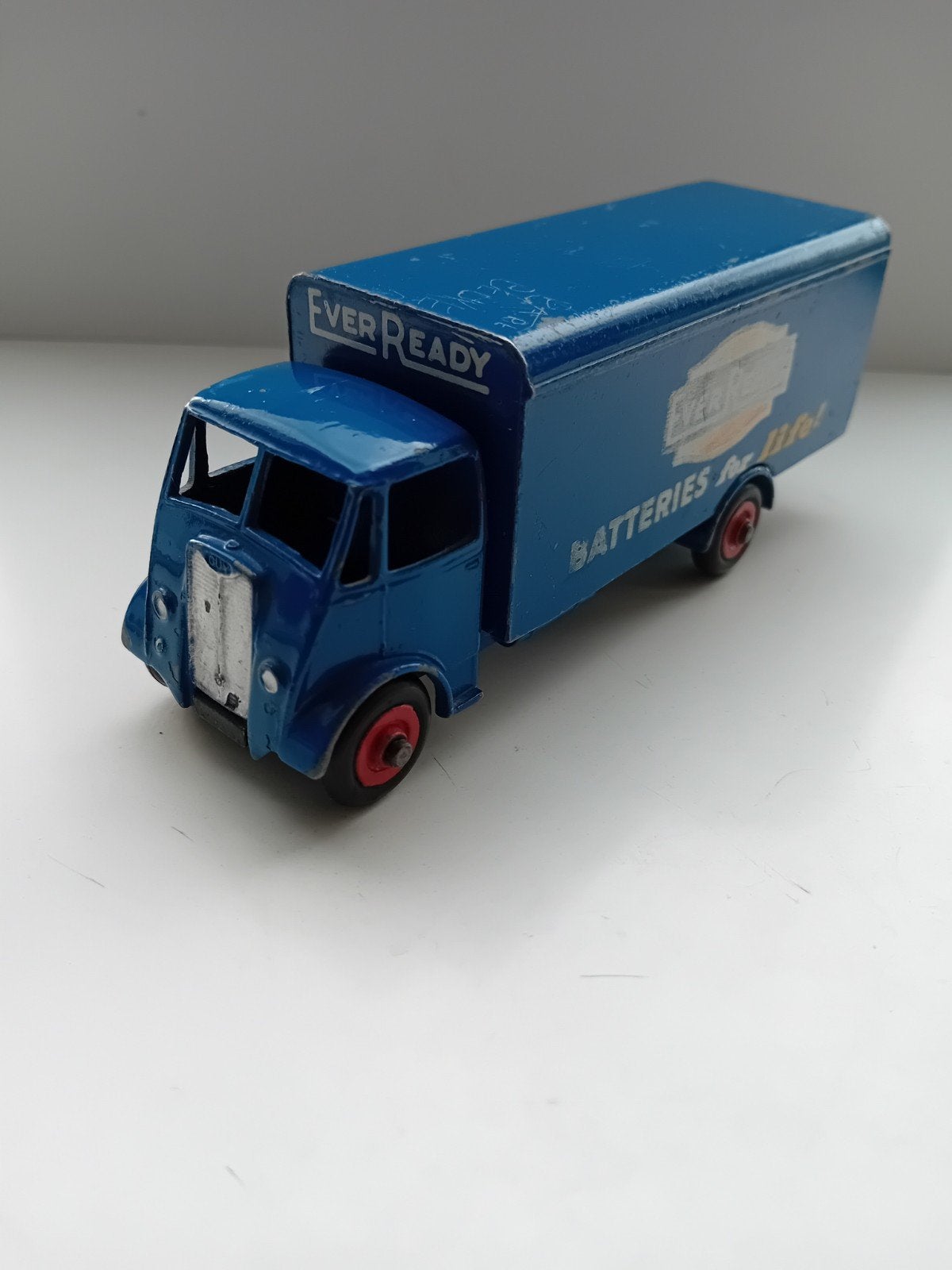 Dinky toys Guy Eve Ready Batteries., Ophalen of Verzenden, Gebruikt, Auto, Dinky Toys