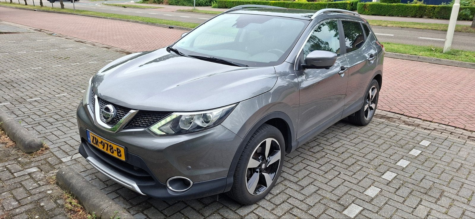 Nissan Qashqai 1.2 Dig-t 85KW 2WD CVT 2015 Grijs, Automaat, 680 kg, 4 cilinders, Particulier