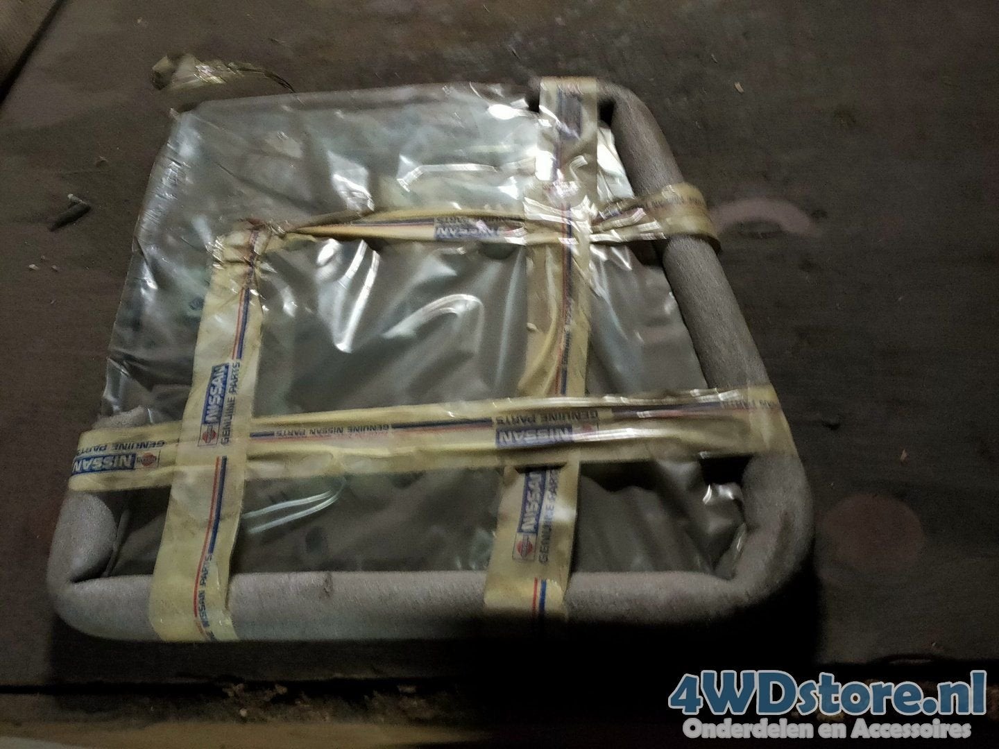Nissan Patrol 160 260 Ruit Links achter vast raam Lange patr, -, -, Nieuw, Ophalen of Verzenden