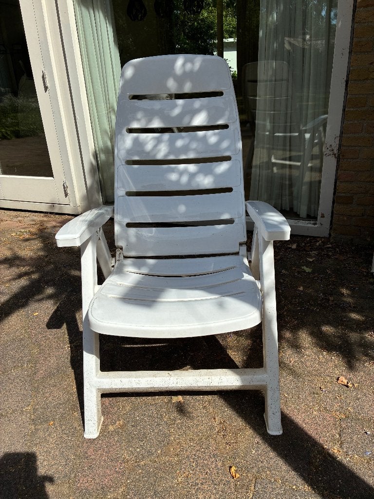 4 witte tuinstoelen (standenstoel), Ophalen, Gebruikt, Kunststof, Inklapbaar