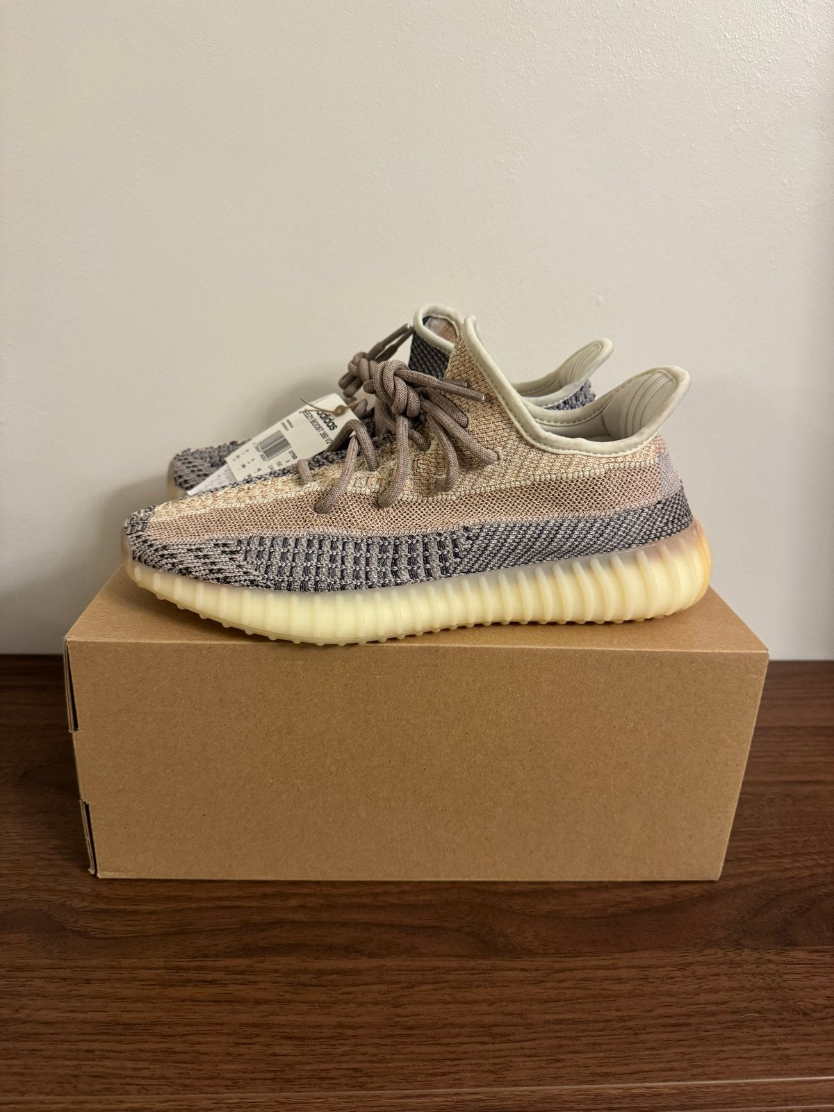 Ash Pearl Yeezy Boost 350 V2 - Nieuw met bon, maat 42, Kleding | Heren, Schoenen, Ophalen of Verzenden, Nieuw, Overige kleuren