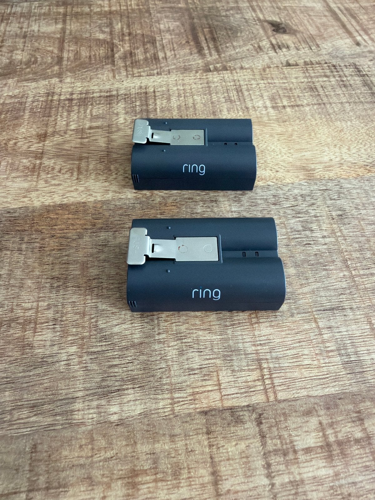 Ring Batterij (2 stuks) - Oplaadbaar, Ophalen, Zo goed als nieuw, Oplaadbaar