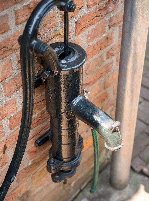 Gietijzeren handwaterpomp / zwengelpomp groen, Ophalen, Gebruikt, Handmatig, Overige typen