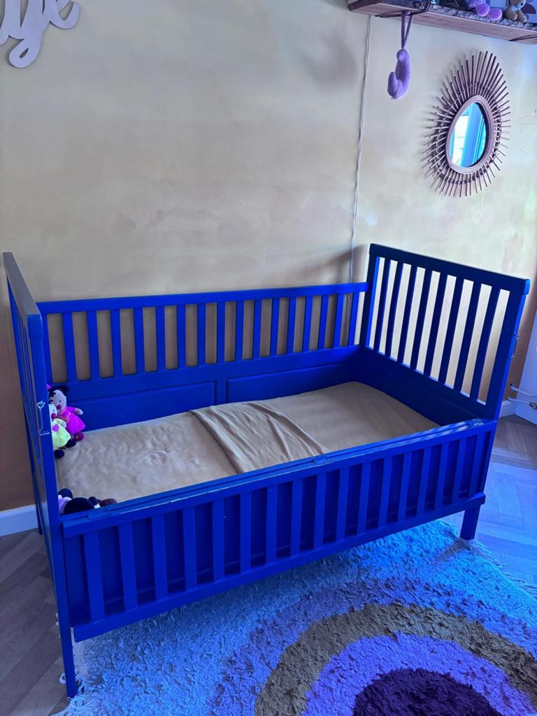 Blauw kinderbed - Stevig en comfortabel, Kinderen en Baby's, Kinderkamer | Bedden, 140 tot 160 cm, 70 tot 85 cm, Lattenbodem, Matras