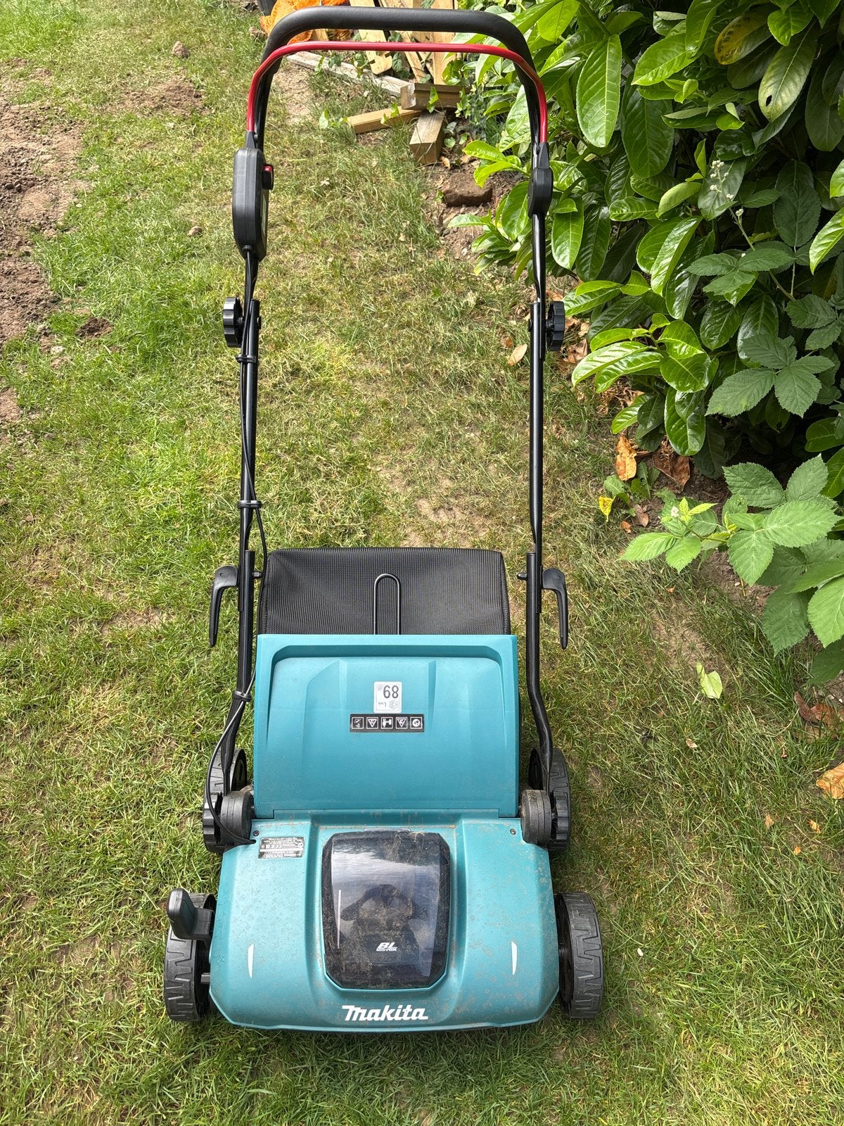 Makita Verticuteermachine te huur - Geef je gazon nieuw leve, Ophalen, Gebruikt, Accu