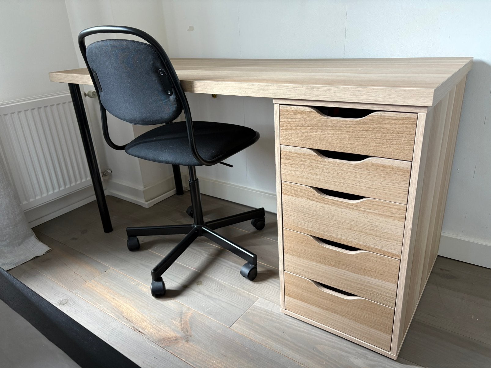 Bureau met ladeblok en buraustoel Ikea, Ophalen, Zo goed als nieuw, IKEA, 140 cm
