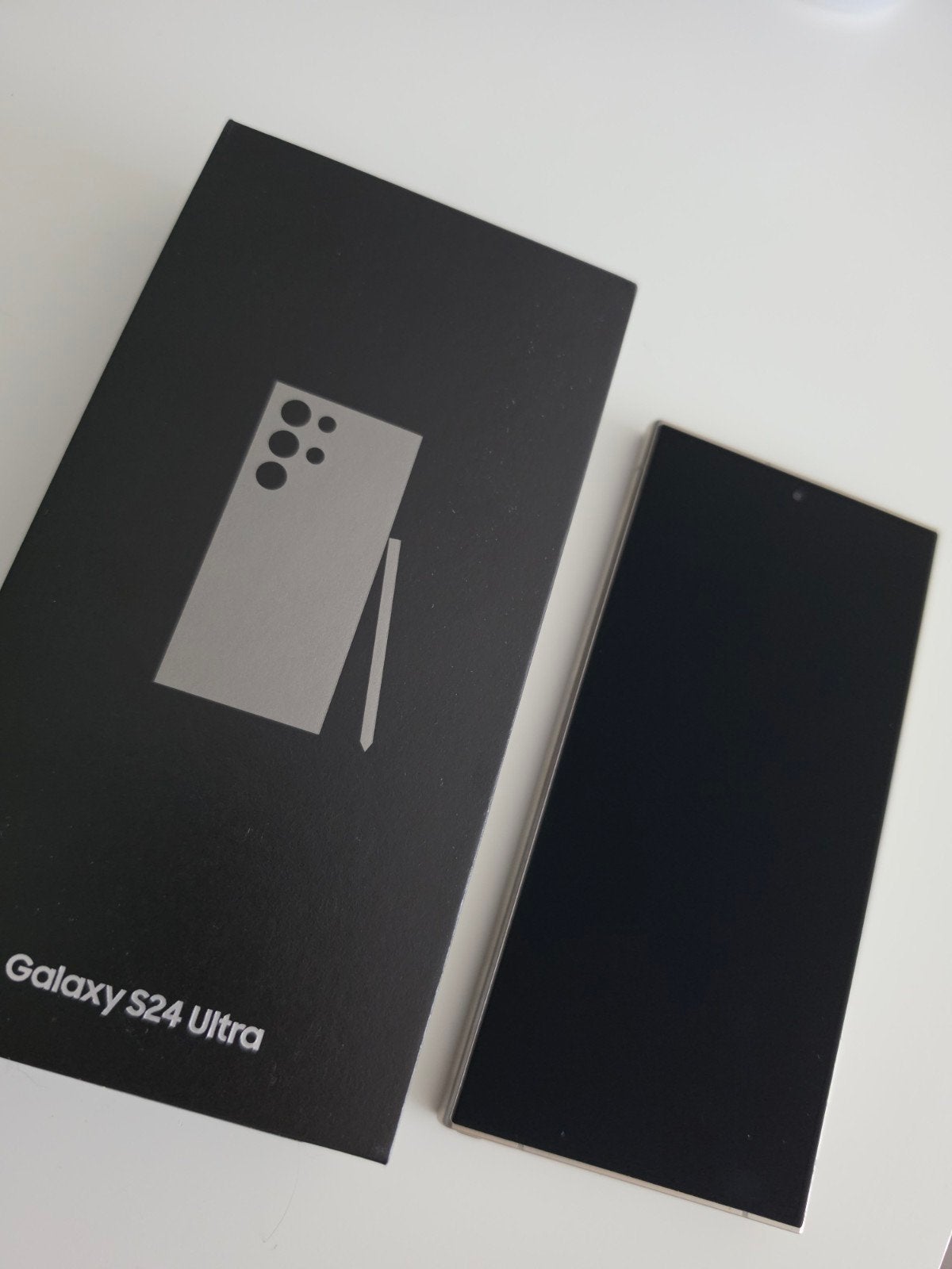 Foto 2 van Samsung Galaxy S24 Ultra - Zo goed als nieuw