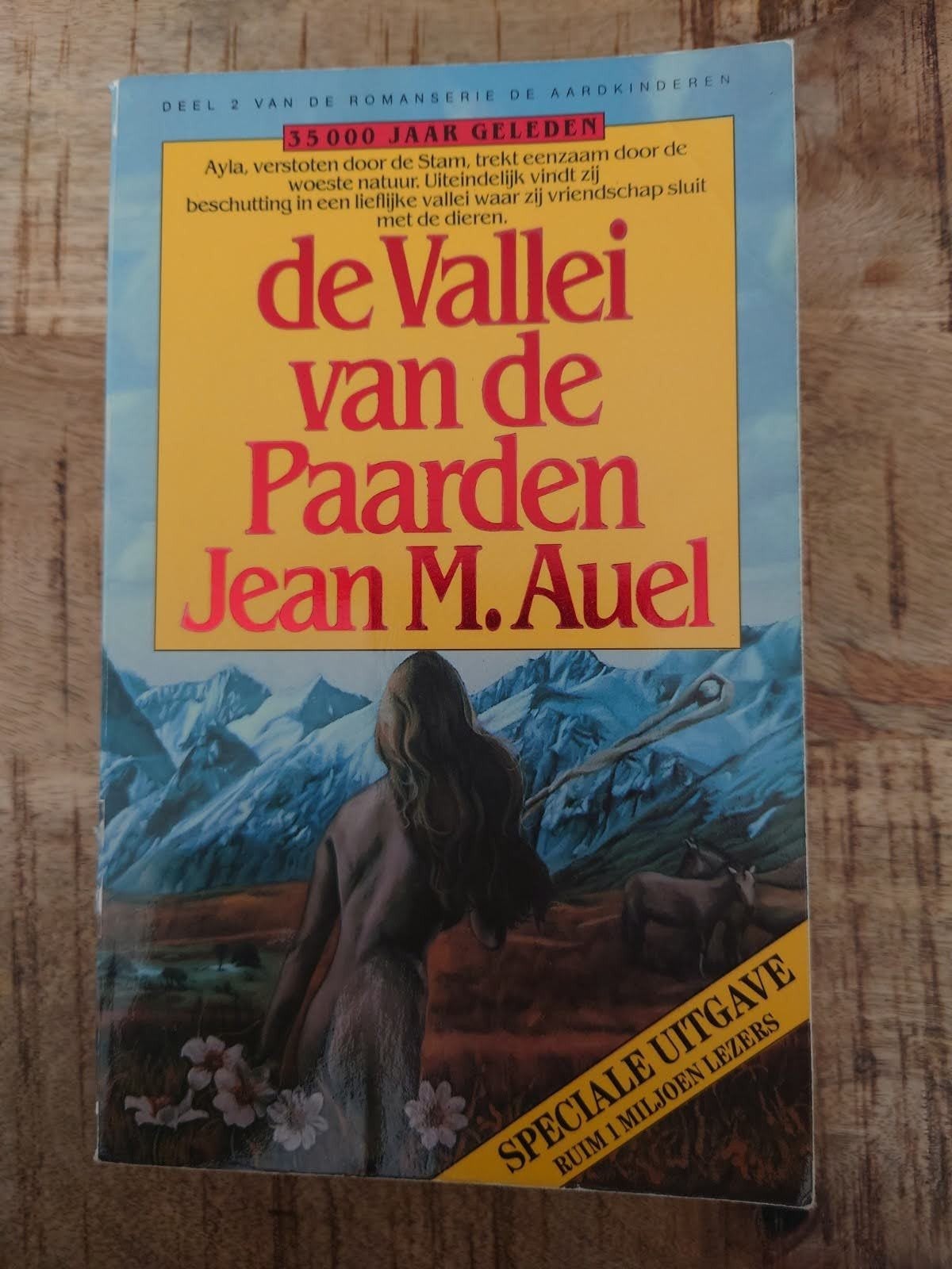 De Vallei van de Paarden - Jean M. Auel (De Aardkinderen), Ophalen of Verzenden, Gelezen, Jean M. Auel, Nederland