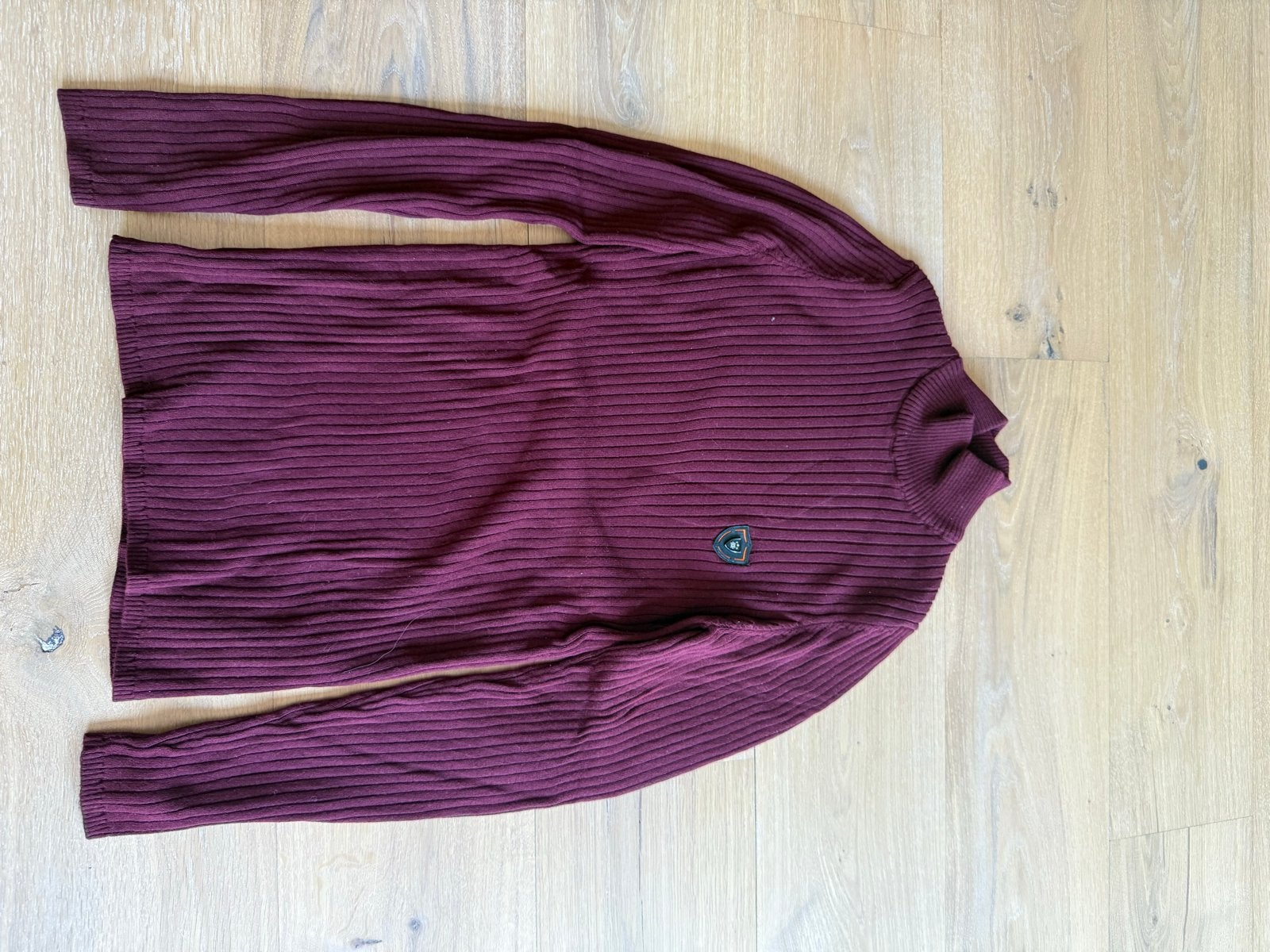 Bordeauxrode ribgebreide coltrui met logo, Ophalen of Verzenden, Zo goed als nieuw, Maat 48/50 (M), Rood