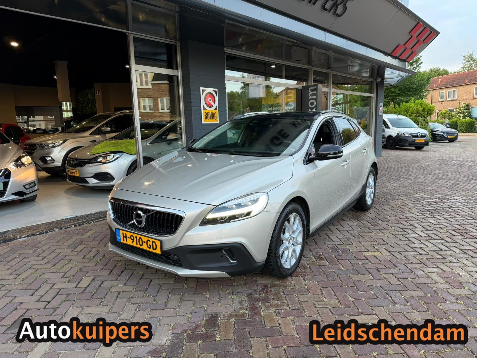 Volvo V40 Cross Country 1.5 T3 Polar+ Luxury, Auto's, Volvo, 12 maanden, 4 cilinders, 152 pk, Automatische klimaatregeling