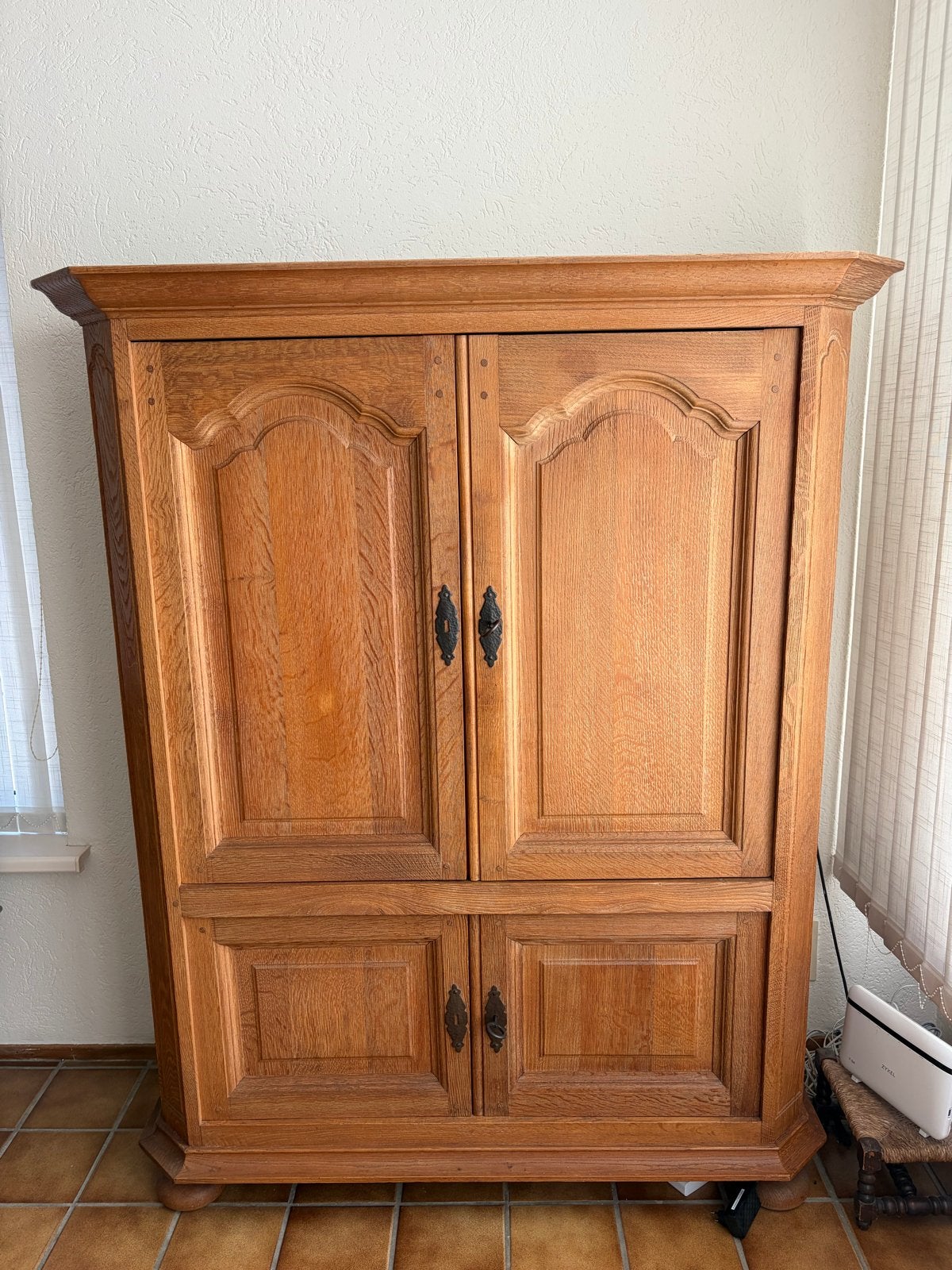 Massief eikenhouten kast met twee deuren, Antiek en Kunst, Ophalen