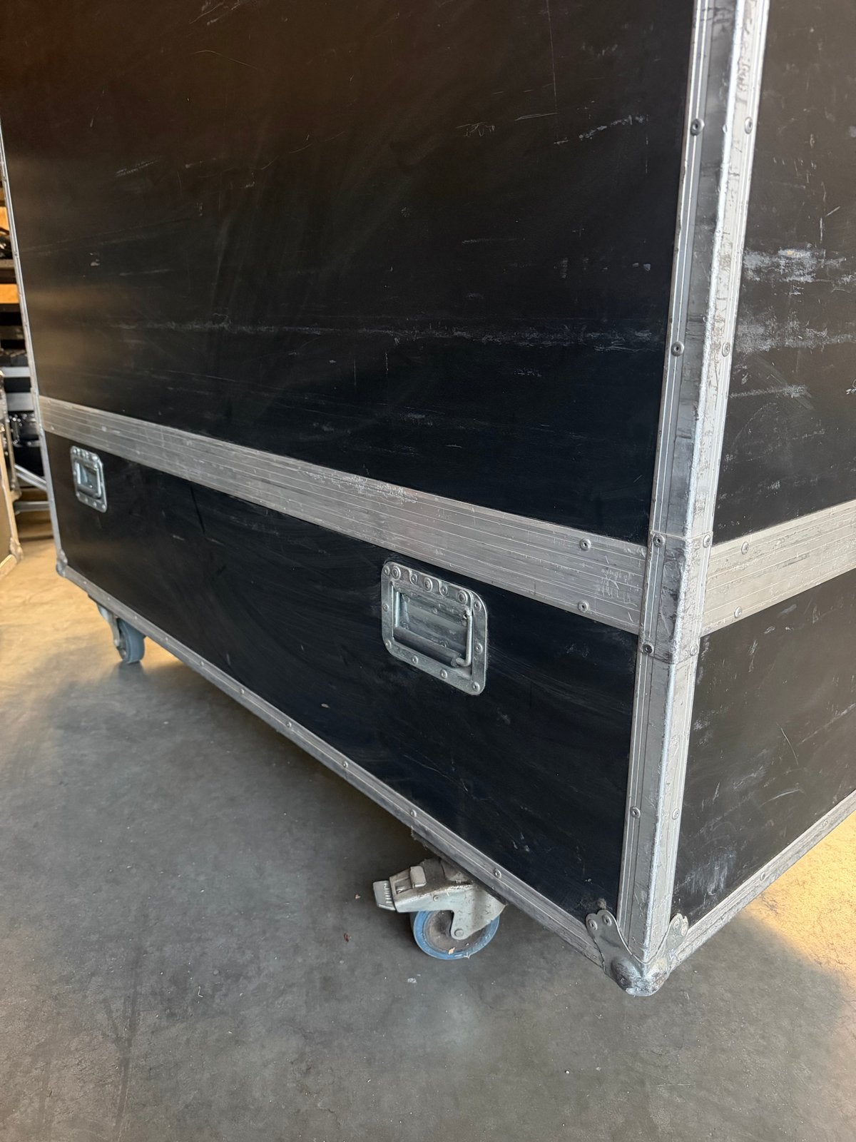 Flightcase met licht en wat efecten, Ophalen, Gebruikt, Licht
