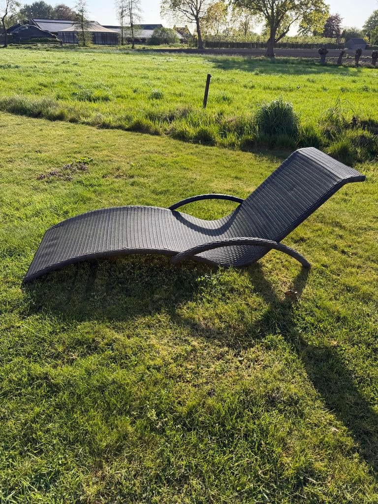 Loungebed gebruikt. Prima in orde. Antraciet van kleur, Ophalen, Gebruikt, Kunststof