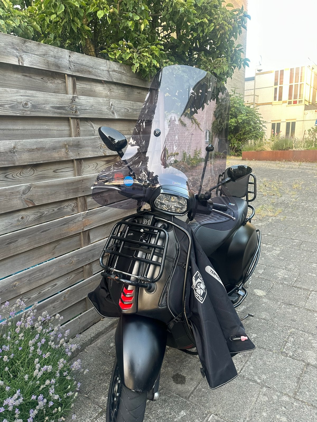 Vespa Sprint 34km Mat Zwart - Zo goed als nieuw, Fietsen en Brommers, Brommers | Vespa, Ophalen, Zo goed als nieuw, Maximaal 45 km/u