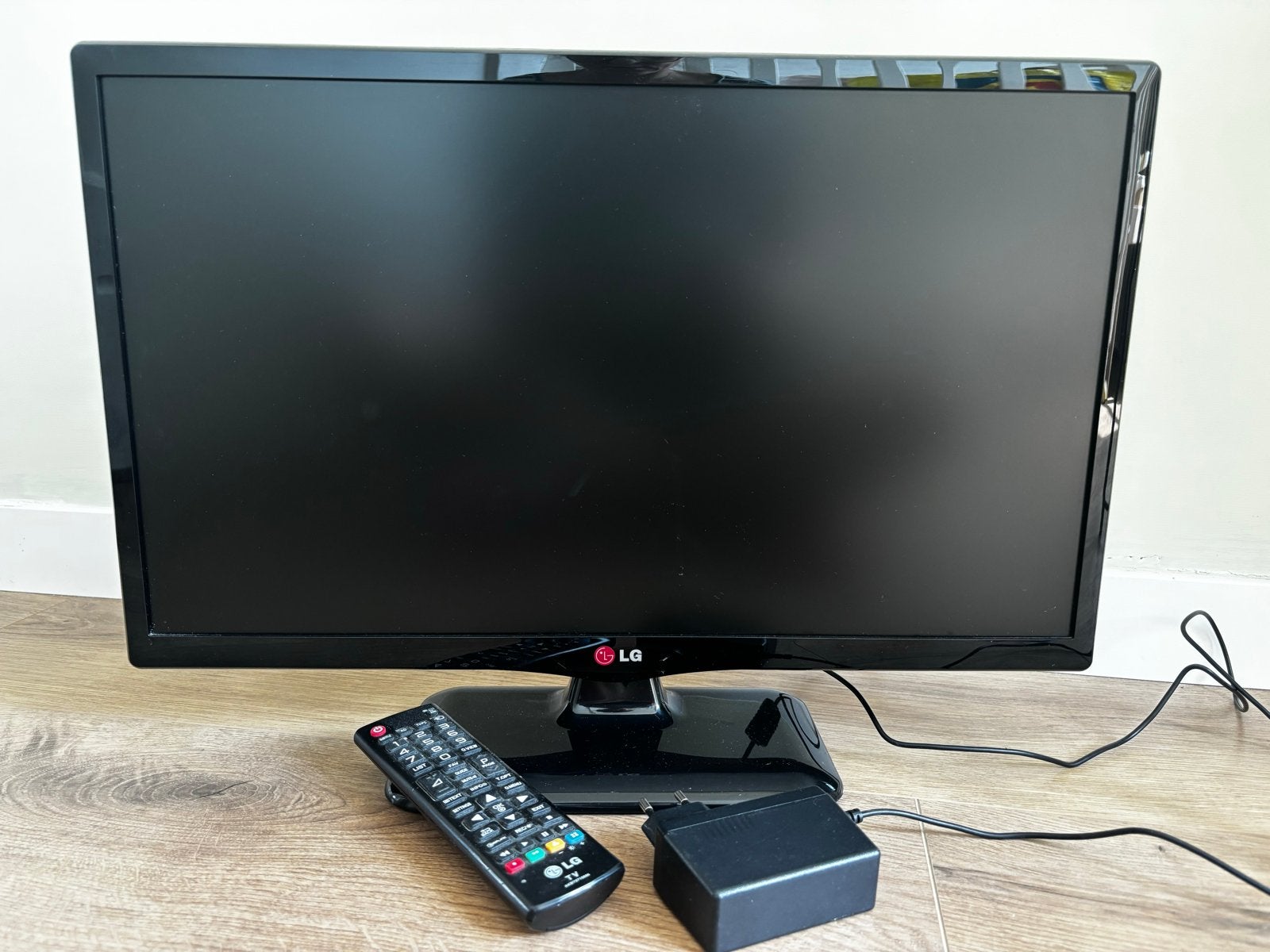 LG 22MT44D-PZ 22 inch Full HD LED TV/Monitor, 50 Hz, Ophalen of Verzenden, 40 tot 60 cm, LG