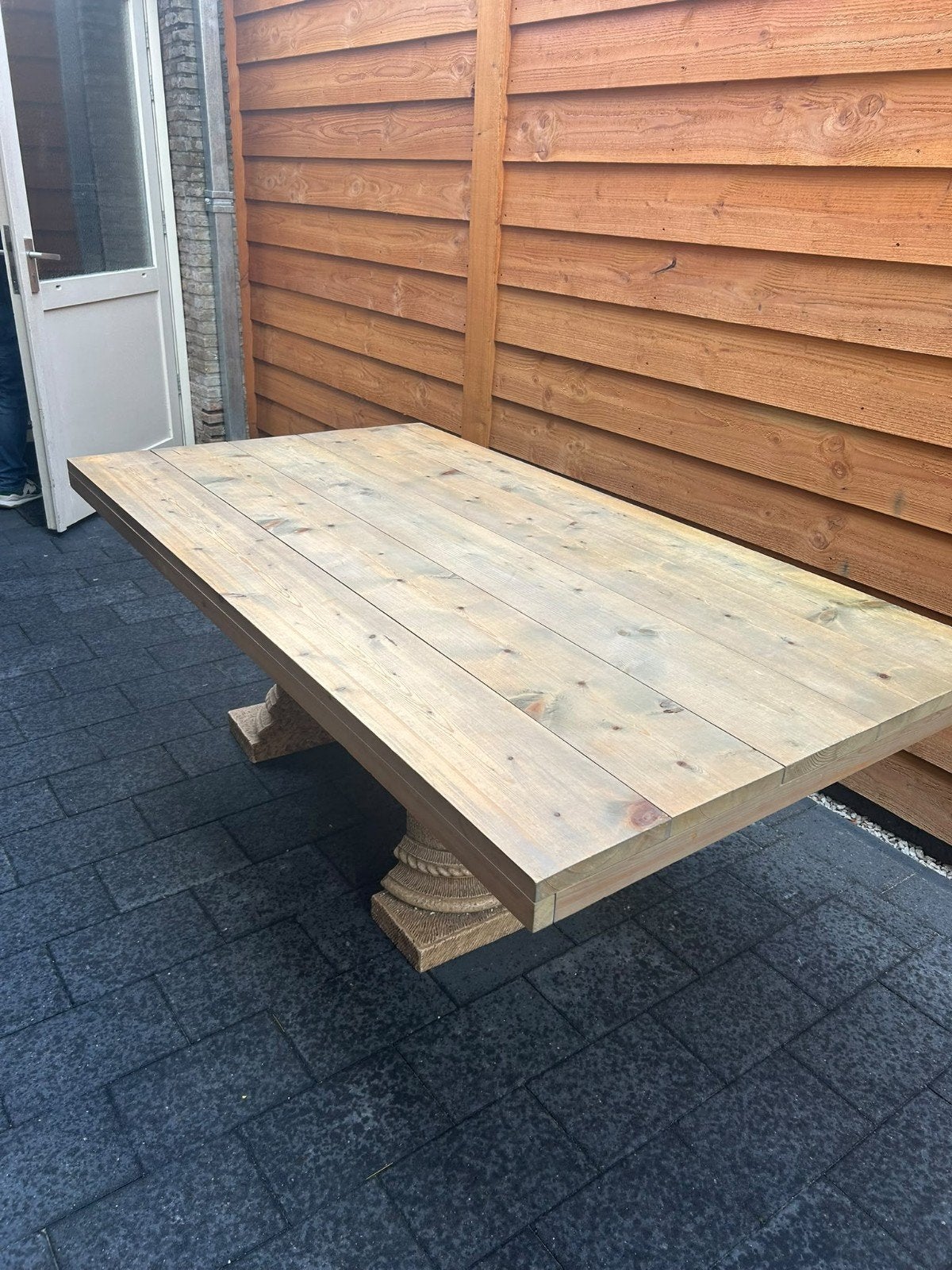 Robuuste eetkamertafel met stenen poot en steigerhouten blad, Huis en Inrichting, Ophalen, Gebruikt, 50 tot 100 cm, Overige houtsoorten