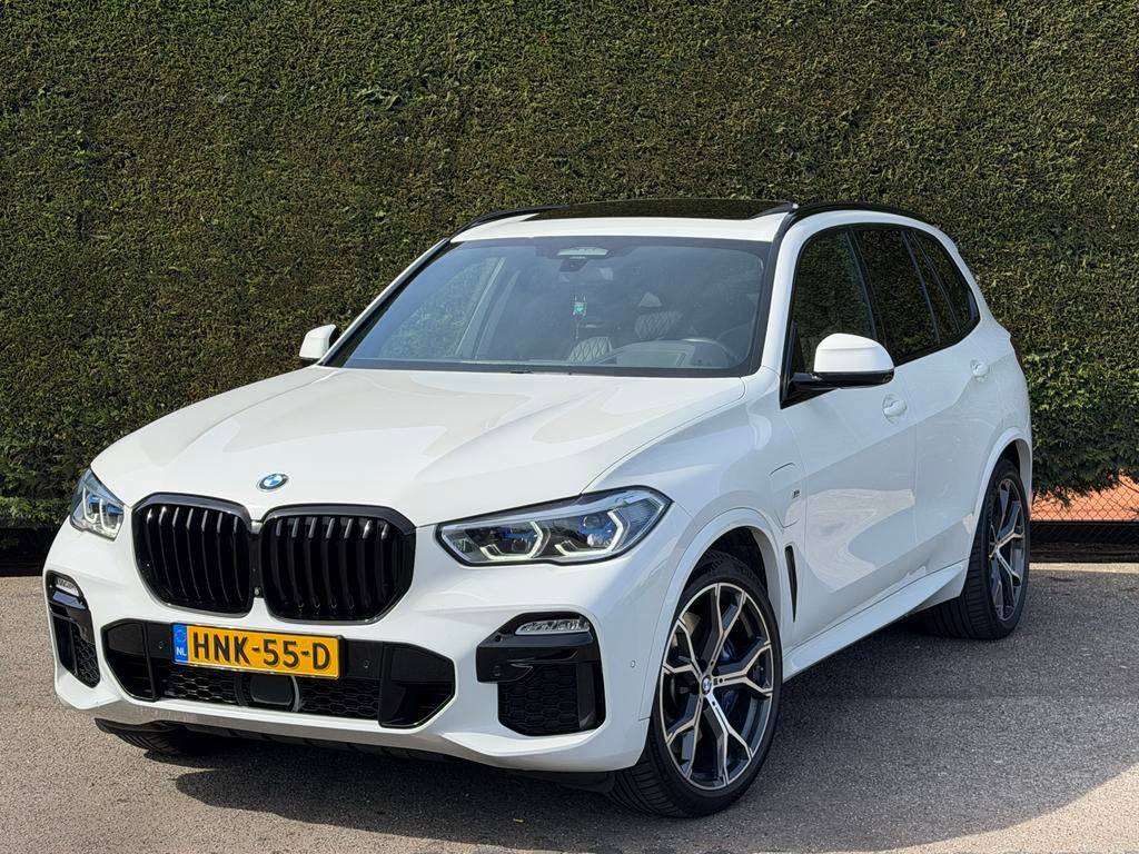 BMW X5 xDrive45e M Sport | BTW Auto | 394pk | 2021 Wit, Auto's, BMW, Euro 5, Wit, 2410 kg, Vierwielaandrijving