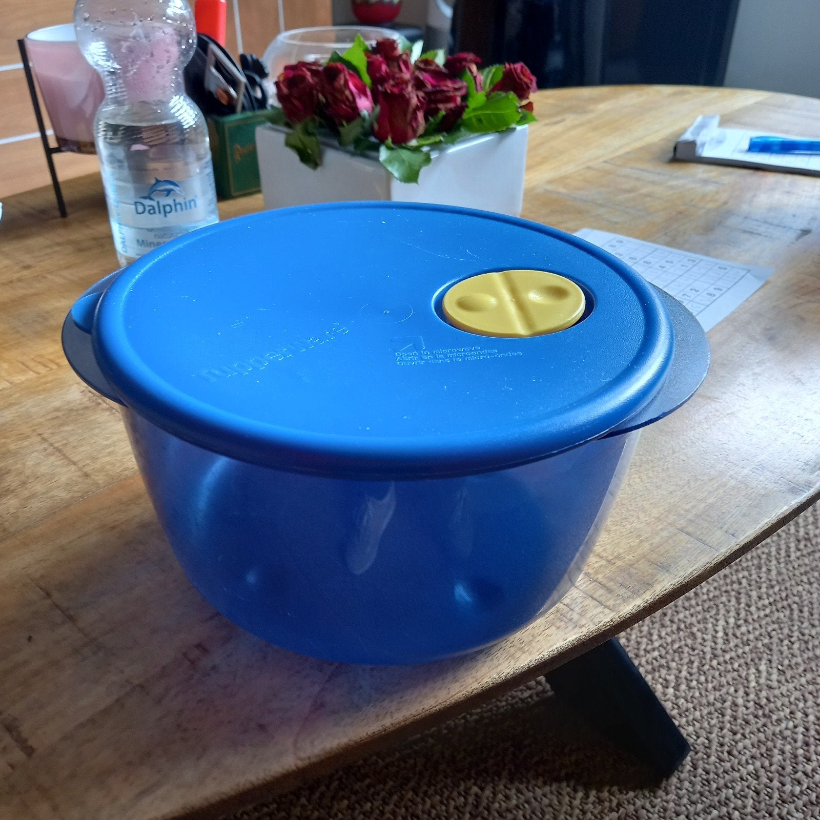Tupperware magnetron bak 2 liter ,gebruikt maar nog in prima, Gebruikt, Ophalen of Verzenden, Bak of Kom, Magnetronbestendig