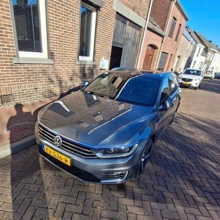 Volkswagen Passat  GTE Phev VAR Dsg6 30-12- 2016 Panoramadak, Auto's, 156 pk, 1600 kg, 93 €/maand, Zilver of Grijs
