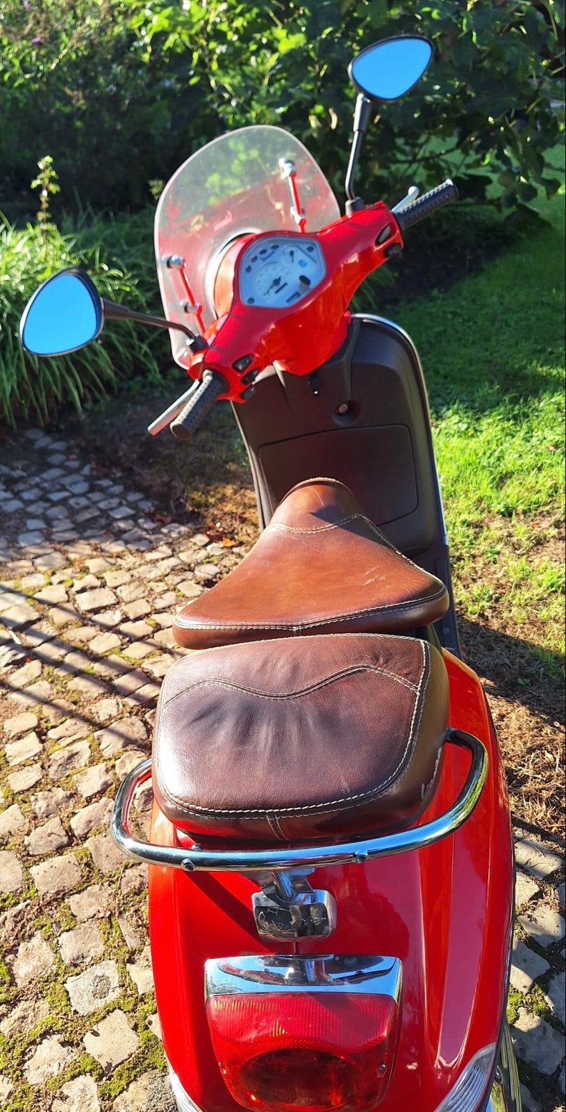 Foto 13 van Vespa LX 50 - Rode Scooter met Bruin Lederen Zadel