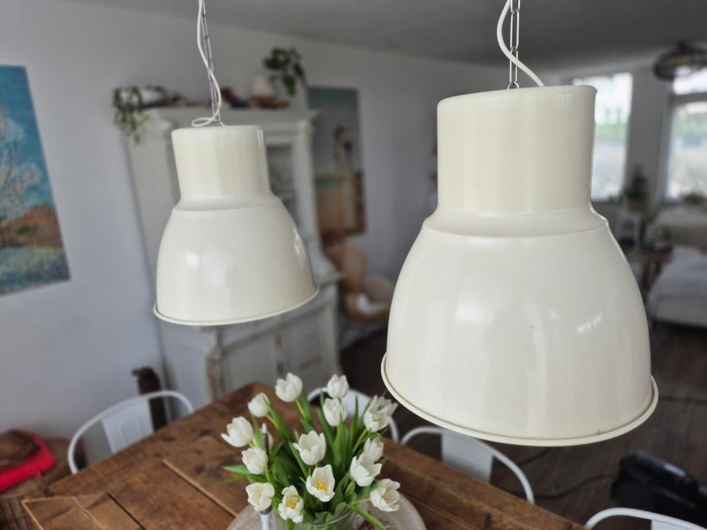 2 industriële hanglampen hektar ikea crème wit, Huis en Inrichting, Lampen | Hanglampen, Ophalen, Gebruikt, 50 tot 75 cm, Industrieel, Modern