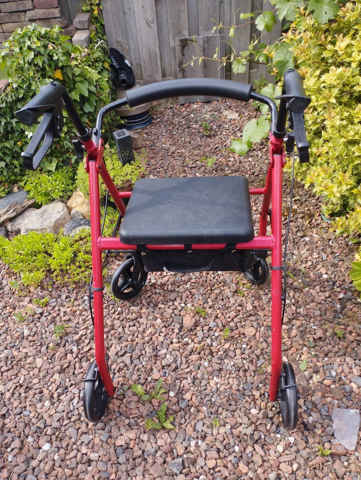 Drive rollator met tas en rugleuning, Ophalen, Opvouwbaar, Zo goed als nieuw