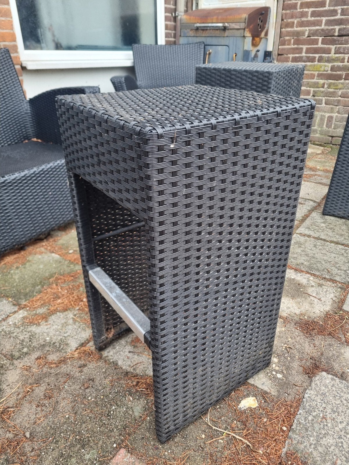 Zwarte rotan barkruk met voetsteun, Huis en Inrichting, Kunststof, Gebruikt, Met voetsteun, Ophalen of Verzenden
