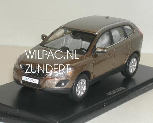 Volvo. XC60 terra brons metall. Motor. Art 1:43 .-L spiegel., Ophalen of Verzenden, Nieuw, Auto, Overige merken