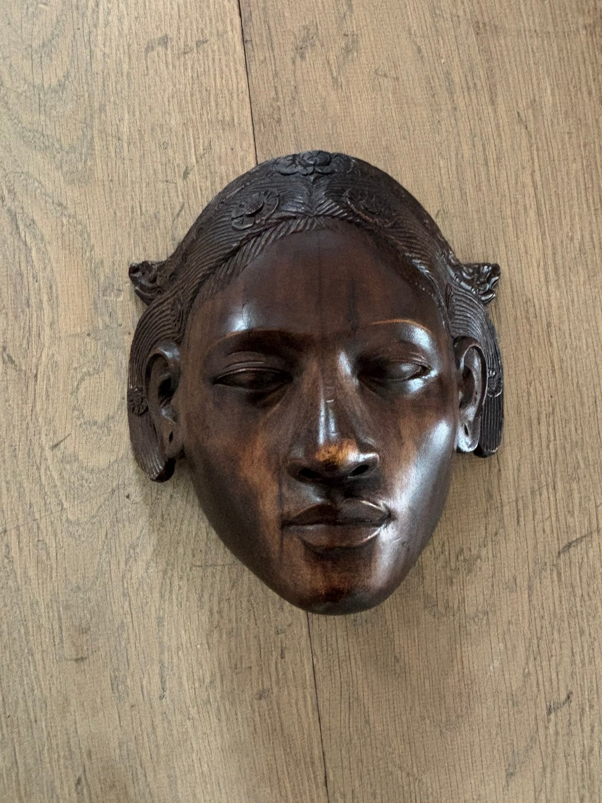 Vintage handgesneden Balinees houten wandmasker – 21 cm, Antiek en Kunst, Handgemaakt, 20 - 50 cm, Hout, Vrouw