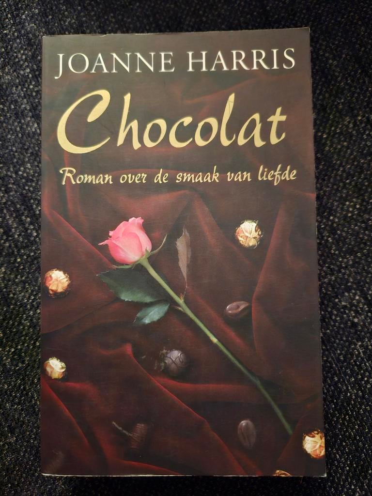 Joanne Harris - Chocolat, Ophalen of Verzenden, Zo goed als nieuw, Joanne Harris