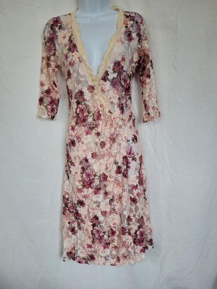 Prachtige kanten roze ochtendjas met bloemen mt S, ., Ophalen of Verzenden, Zo goed als nieuw, .