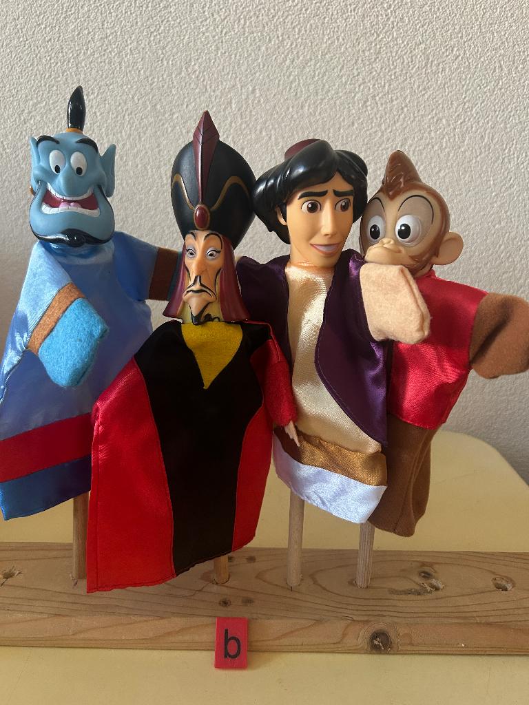 Disney Aladdin AH spaaractie handpoppen set van 4, Verzamelen, Disney, Ophalen of Verzenden, Overige figuren, Gebruikt, Knuffel