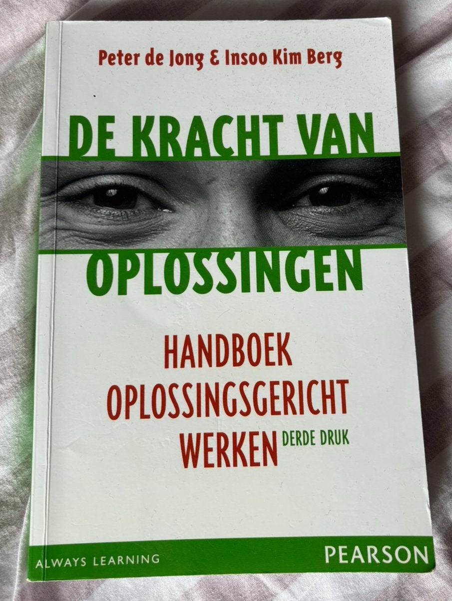 Handboek oplossingsgericht werken, de kracht van oplossingen, Ophalen of Verzenden, Beta, Zo goed als nieuw, WO