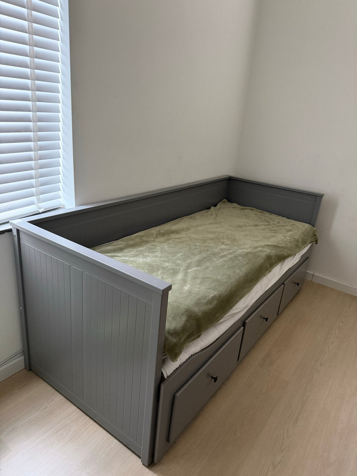 HEMNES bedbank+3l 80x200 grijs incl 2x pocket matras 80x200, Huis en Inrichting, Ophalen, Eenpersoons, Zo goed als nieuw, 80 cm