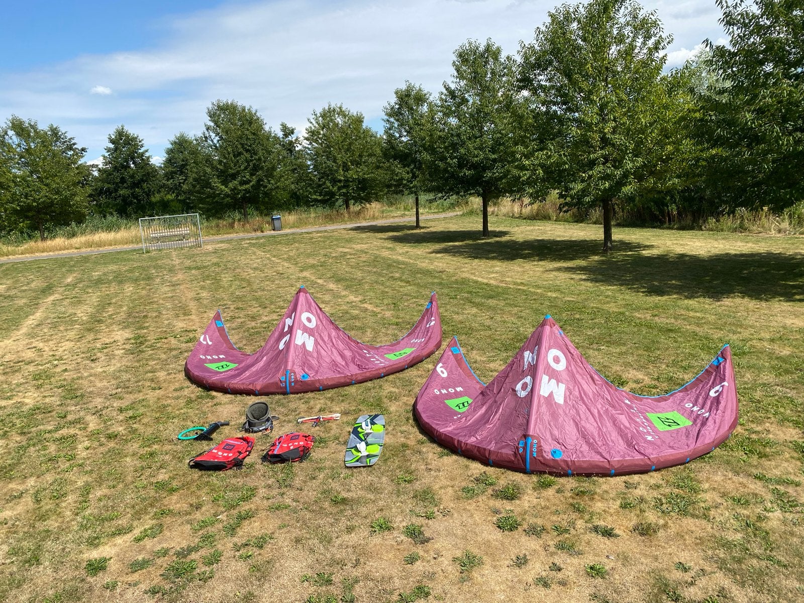 Complete kitesurf set: North Mono 9 / 12, Crazyfly board, Watersport en Boten, Gebruikt, Kitesurf-set, Twintip, Verzenden