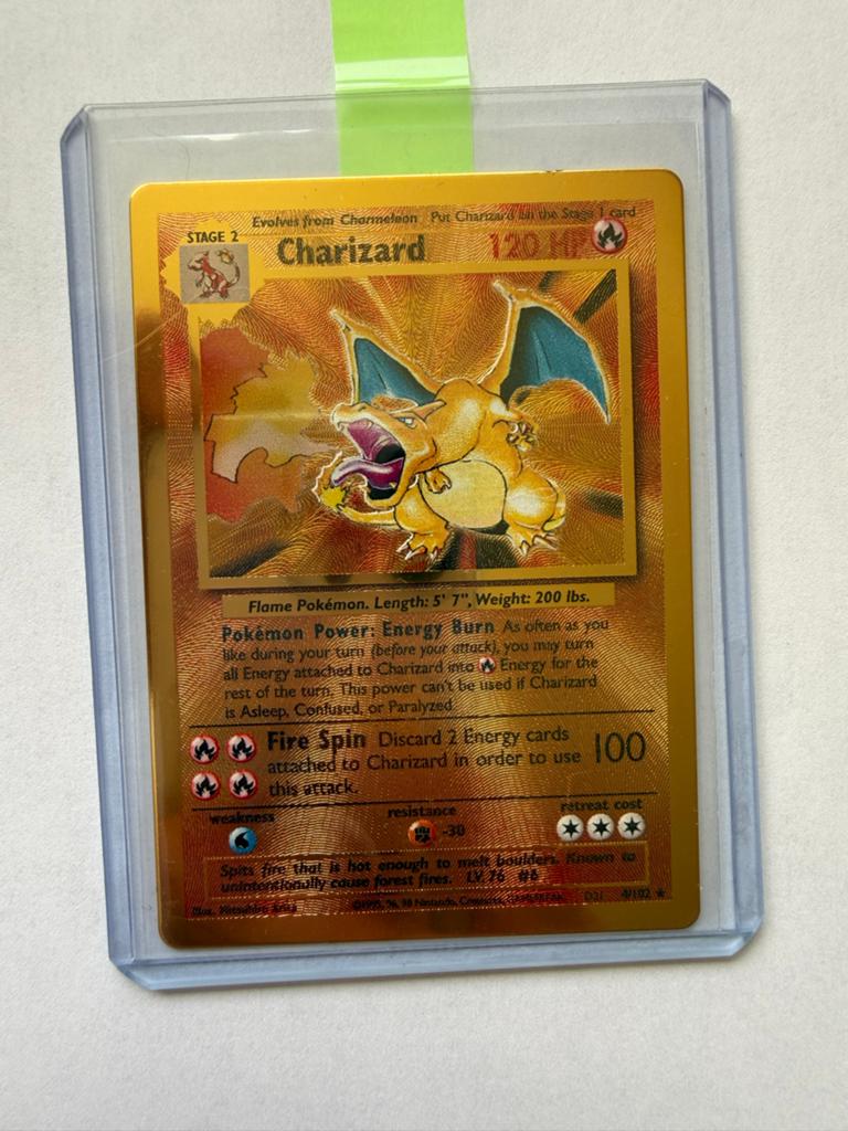 Charizard Metal Premium Collectie Kaart - Gouden Editie, Hobby en Vrije tijd, Verzamelkaartspellen | Pokémon, Ophalen of Verzenden