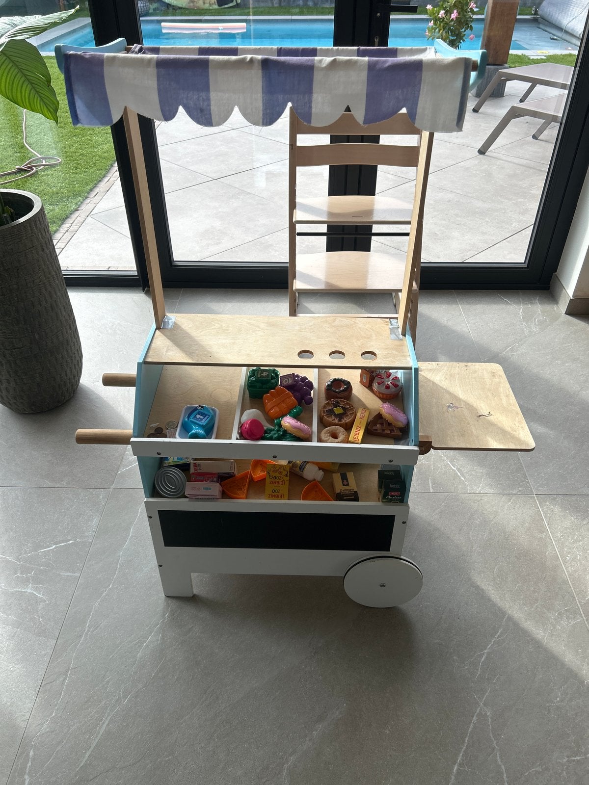 Houten speelgoed marktkraam met accessoires, Ophalen, Zo goed als nieuw, Jongen of Meisje