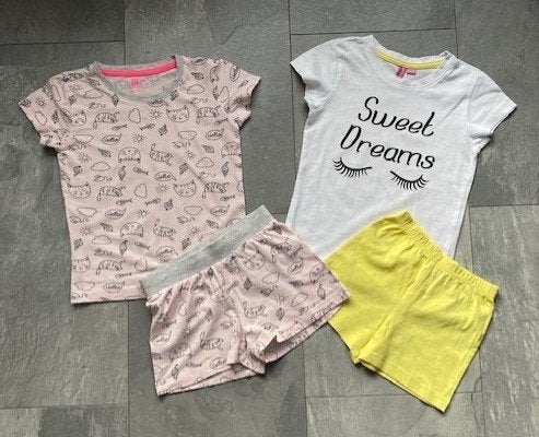 2 shortama's , maat 92/98 en 98/104 (qwe), Kinderen en Baby's, Kinderkleding | Maat 98, Nacht- of Onderkleding, Meisje, Ophalen of Verzenden