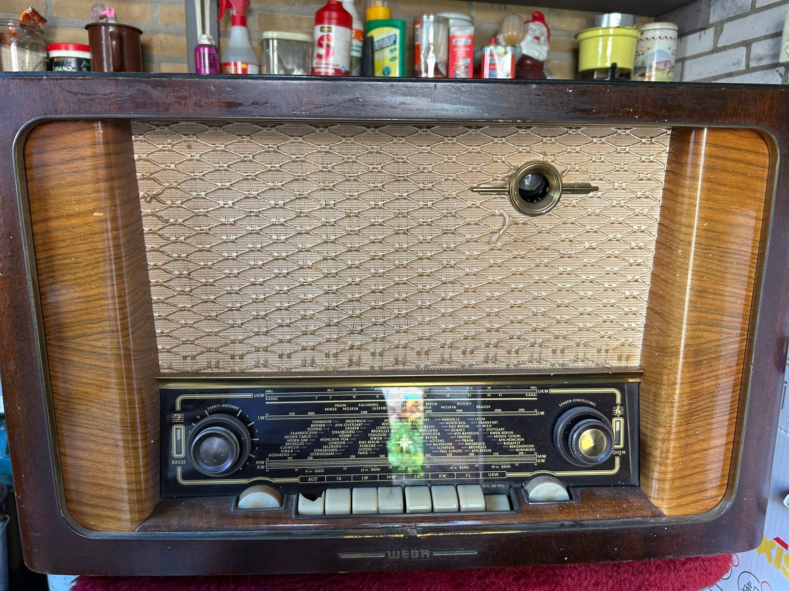 Wega Radio, Ophalen