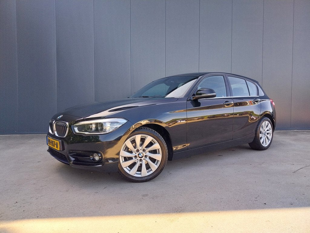 BMW 1-serie 116d AUTOMAAT Executive XENON NAVI CRUISE ECC TR, Gebruikt, Euro 6, 116 pk, Zwart