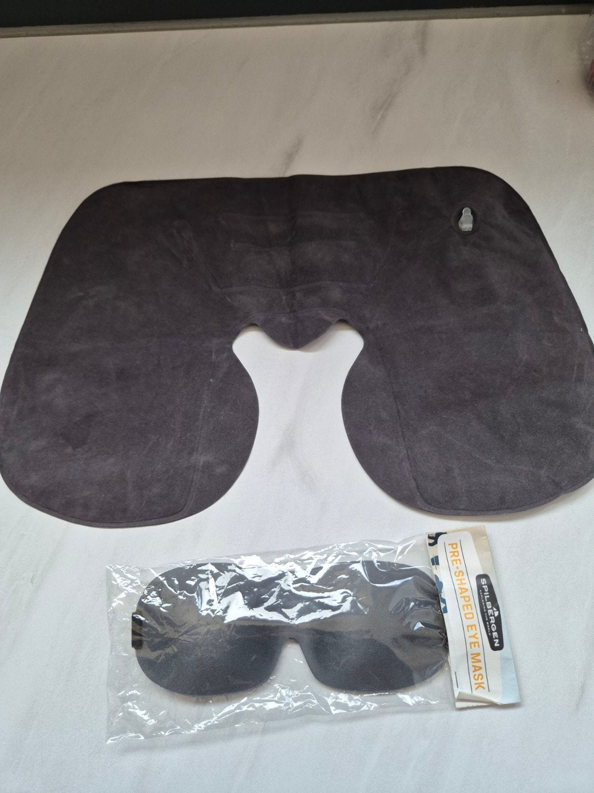 Slaapmasker en opblaasbaar nekkussen, Ophalen of Verzenden, Nieuw, Grijs
