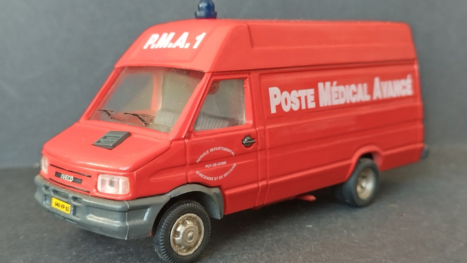 Iveco Daily facelift Poste Medical Avance 1:43 Old Cars Pol, Overige merken, Auto, Verzenden, .