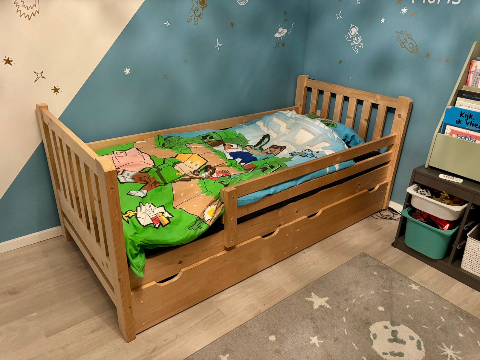 Rockwood Kinderbed Tim Massief Hout 90x200 incl Opberglades, Ophalen, 85 tot 100 cm, Zo goed als nieuw, Lattenbodem